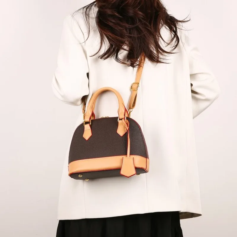 Легкая, изысканная, красивая,  – обзор и цена Luxury Bags Lv